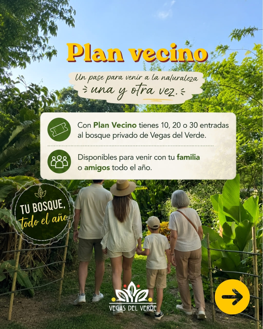 Una familia de cuatro entra al bosque por el camino de tierra, entre platanillos.